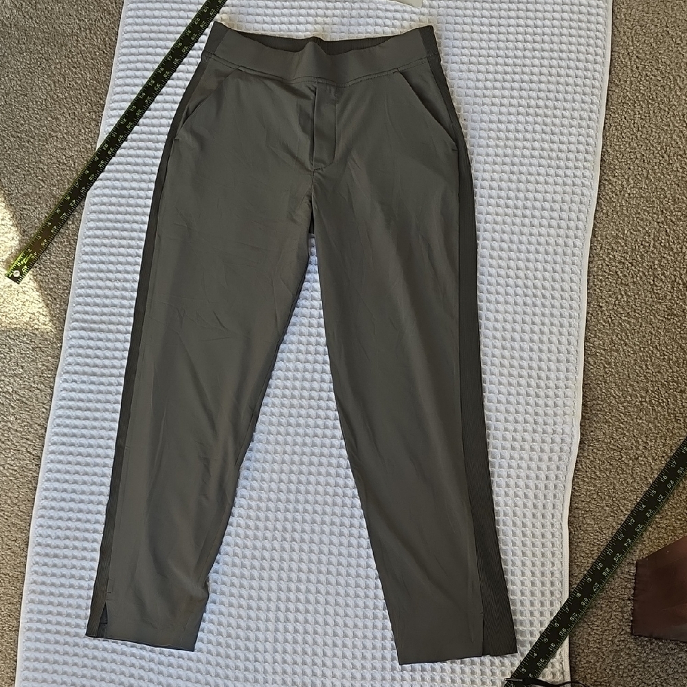 Athleta Women's Brooklyn Ankle Cropped Olive Green Pants 6
